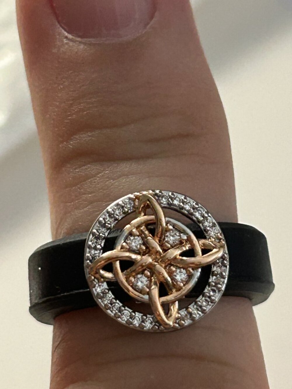 New Celtic Knot Design Women'S Ring, Black Matte Silicone with Zirconia-Size 7
